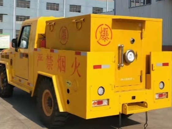 阿拉山口凯龙爆破器材运输车：保障爆破任务的安全运行