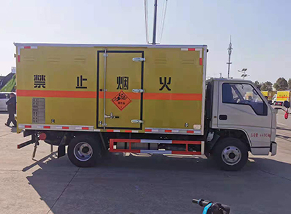 阿拉山口爆破器材运输车技术升级与安全合规新趋势